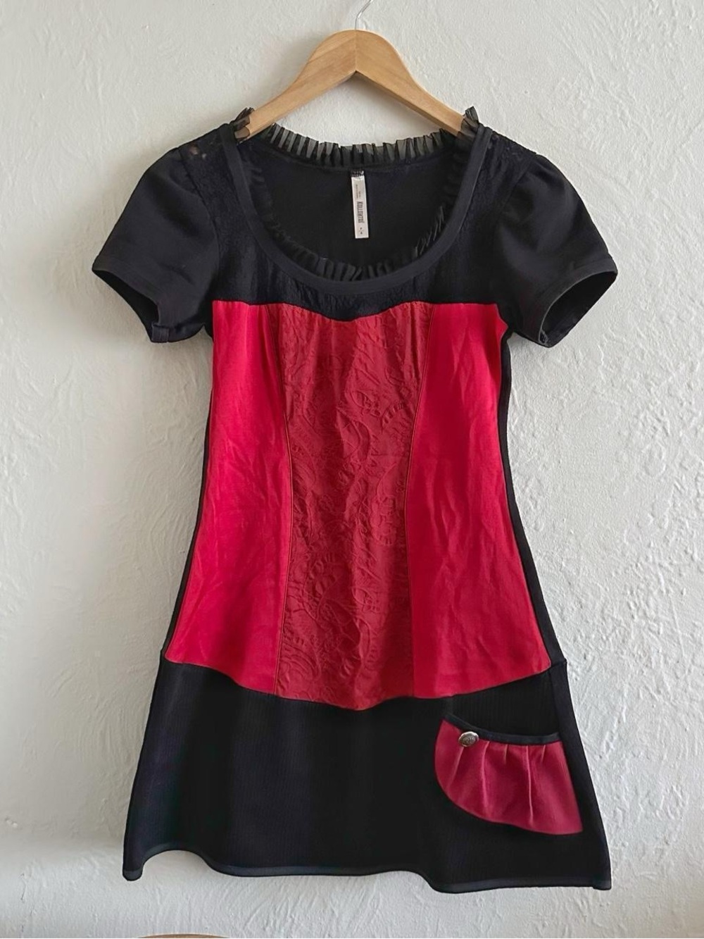 Kollontaï Black and Red Contrast Short Sleeve Dress Size S